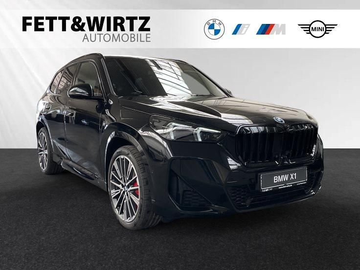 Saphirschwarz metallic Neu 2025 BMW X1 M Sport SUV | 59.490 € (Fairer Preis) - Bild 1/2