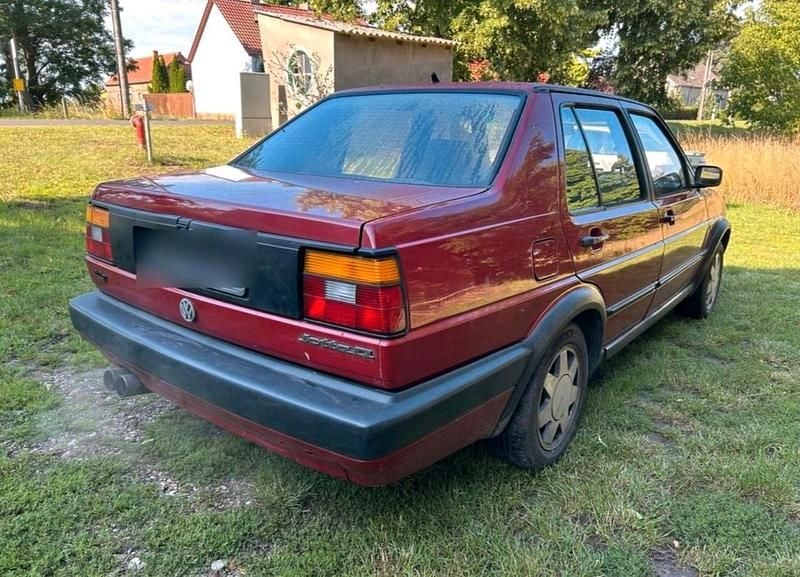 Używany VW Jetta 116 KM (85 kW) 1990 Czerwony Sedan/Limuzyna
