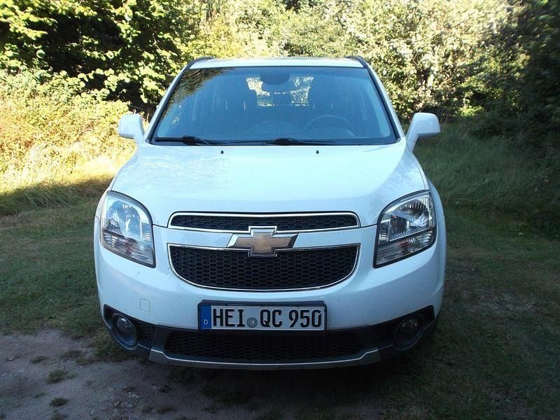Weiß Gebraucht 2011 Chevrolet Orlando LS Van / Kleinbus | 4.750 € (Fairer Preis) - Bild 1/4