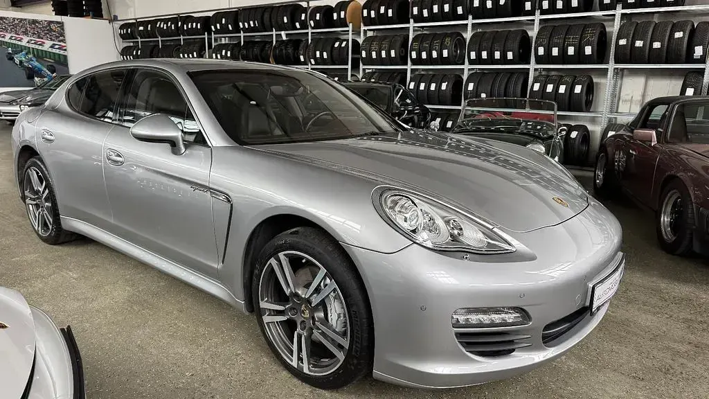 Gebraucht Porsche Panamera 333 PS (244 kW) 2012 Gtsilbermetallic Kleinwagen