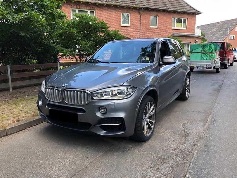 Grau Gebraucht 2015 BMW X5 M Sport SUV | 23.999 € (Superpreis) - Bild 1/4