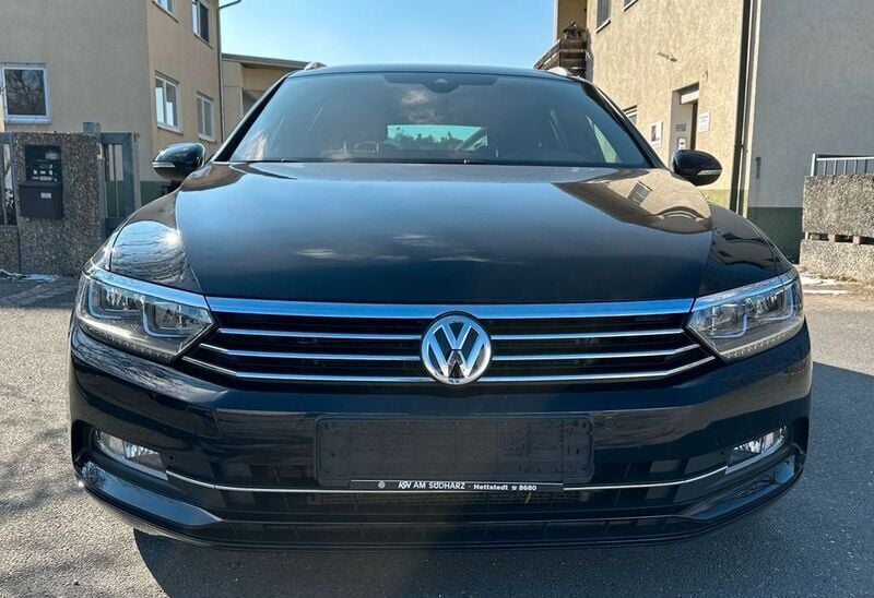 Schwarz Gebraucht 2018 VW Passat Comfortline Kombi | 10.499 € (Superpreis) - Bild 1/4