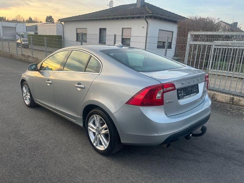 Gebraucht Volvo S60 Momentum 114 PS (83 kW) 2011 Silber Limousine