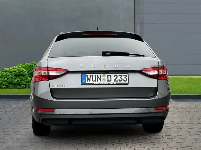Gebraucht Skoda Superb Ambition 200 PS (147 kW) 2024 Graphitegrau metallic Kombi