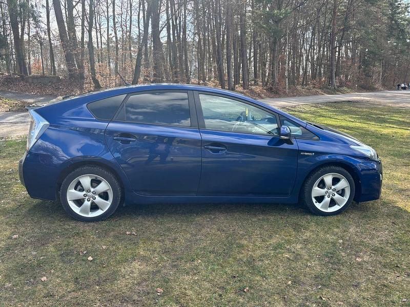 Gebraucht Toyota Prius 99 PS (72 kW) 2010 Blau Kleinwagen