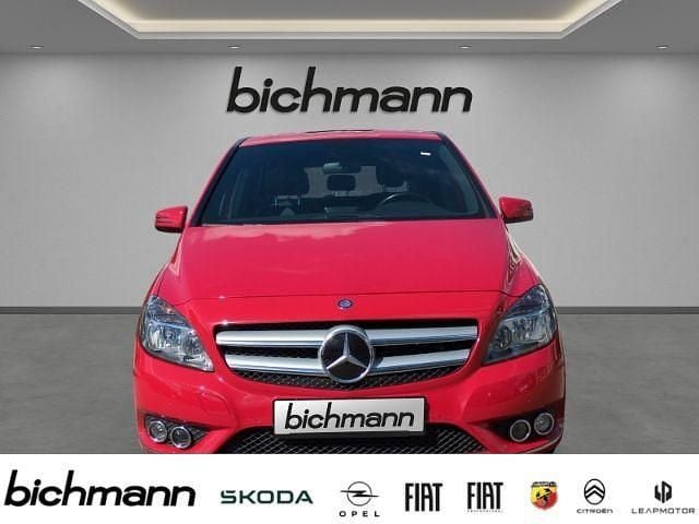 Gebraucht Mercedes B180 122 PS (89 kW) 2012 Rot Van / Kleinbus