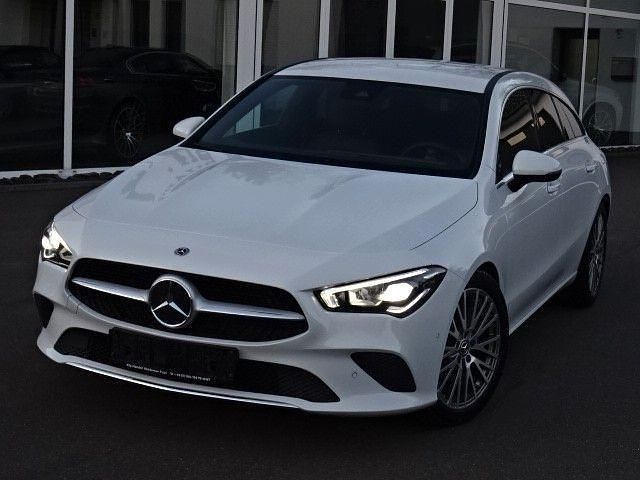 Weiß Gebraucht 2020 Mercedes CLA180 Limousine | 20.700 € (Superpreis) - Bild 1/4