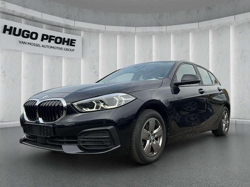 Gebraucht BMW 118 Advantage 150 PS (110 kW) 2023 Black sapphire metallic Kleinwagen