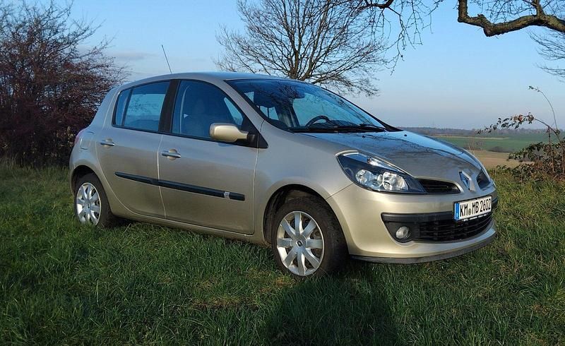 Gold Gebraucht 2006 Renault Clio III Kleinwagen | 3.300 € (Fairer Preis) - Bild 1/4