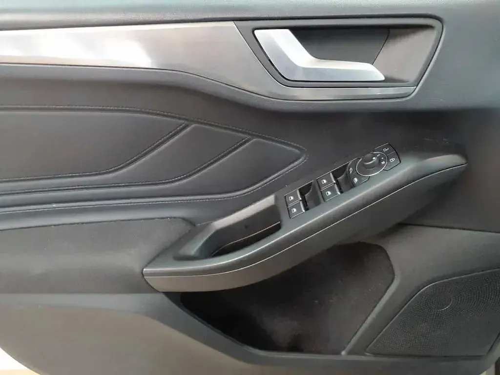 Gebraucht Ford Focus Titanium X 120 PS (88 kW) 2023 Weiß Limousine