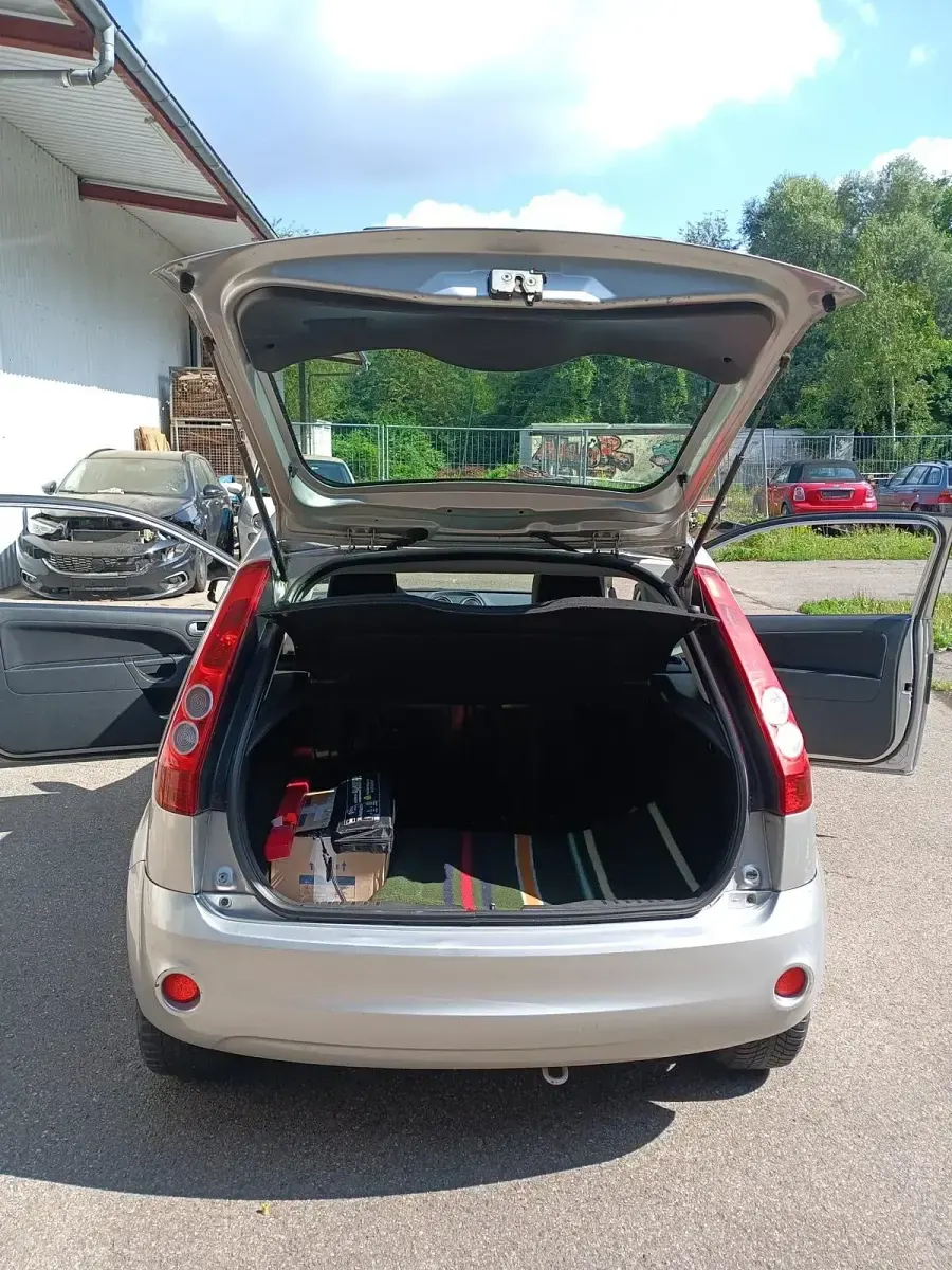 Gebraucht Ford Fiesta 60 PS (44 kW) 2005 Silber Kleinwagen