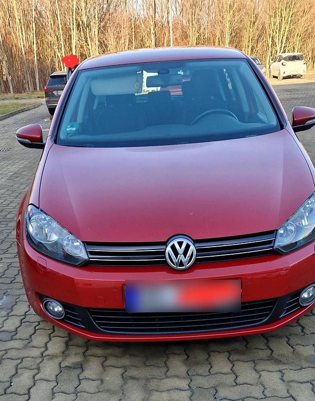 Gebraucht VW Golf VI 105 PS (77 kW) 2010 Rot Kleinwagen