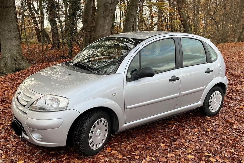 Silber Gebraucht 2006 Citroën C3 Limousine | 2.950 € (Fairer Preis) - Bild 1/4