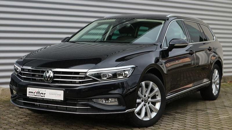 Gebraucht VW Passat Elegance 150 PS (110 kW) 2024 Deep black perleffekt Kombi
