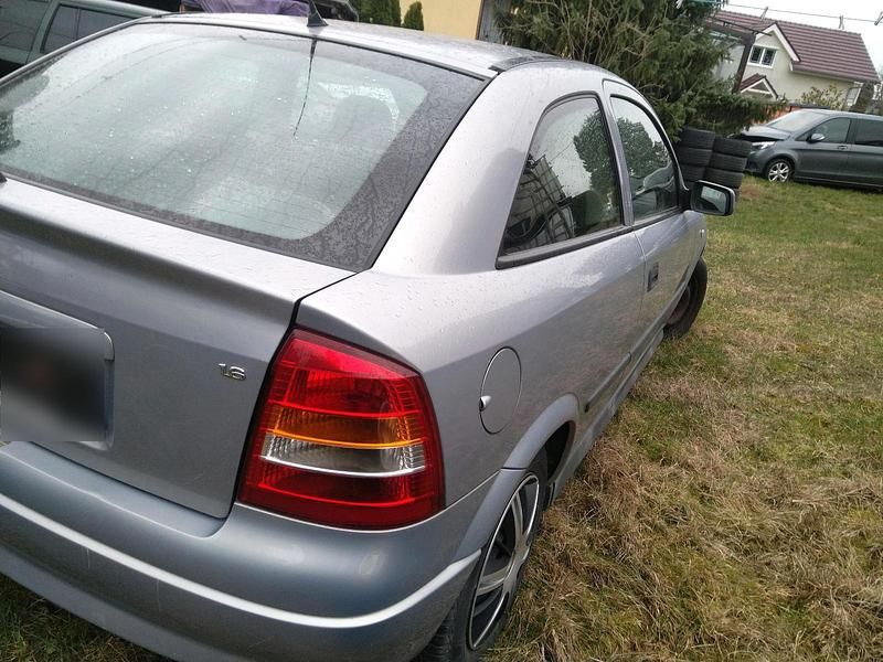 Second-hand Opel Astra 85 CP (62 kW) 2003 Argintiu Coupe