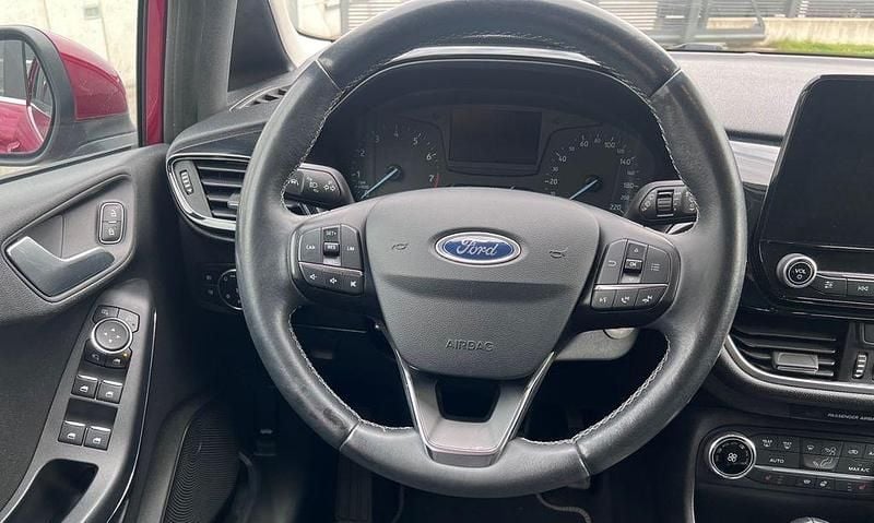 Gebraucht Ford Fiesta Titanium 101 PS (74 kW) 2019 Rot Limousine