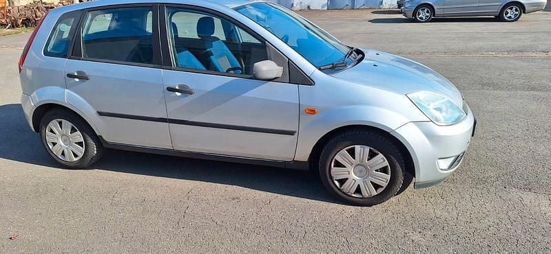 Gebraucht Ford Fiesta 59 PS (43 kW) 2004 Grau Kleinwagen