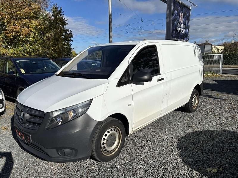 Weiß Gebraucht 2016 Mercedes Vito Van / Kleinbus | 3.999 € (Teuer) - Bild 1/4