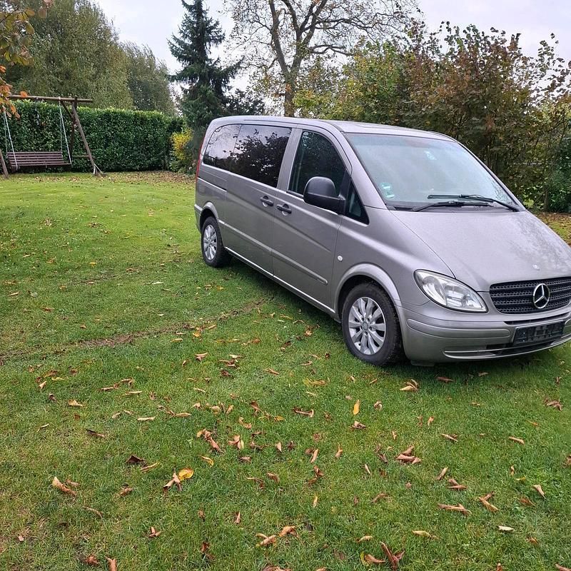 Silber Gebraucht 2009 Mercedes Vito Van / Kleinbus | 7.500 € - Bild 1/4