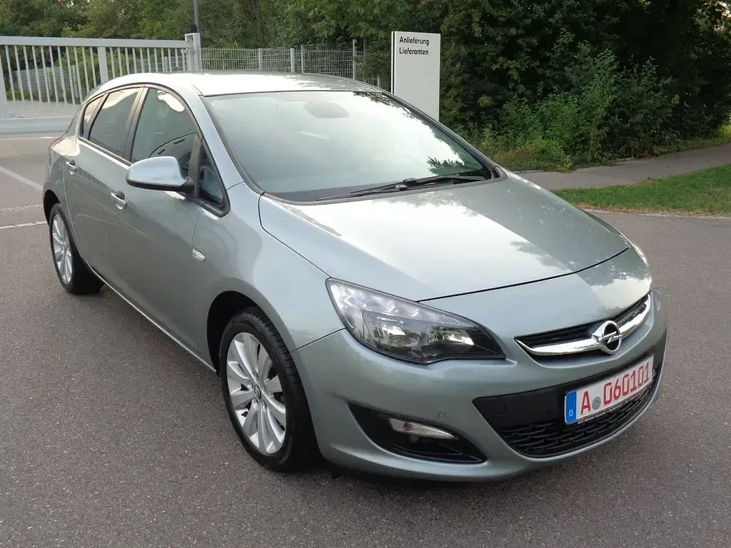 Gebraucht Opel Astra 165 PS (121 kW) 2015 Silber Limousine