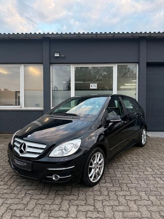 Schwarz Gebraucht 2009 Mercedes B200 Van / Kleinbus | 5.499 € (Etwas zu teuer) - Bild 1/4