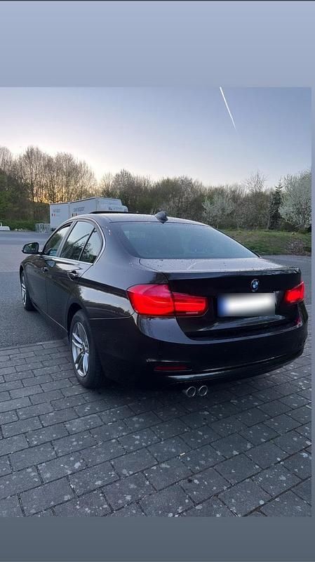 Gebraucht BMW 320 Advantage 190 PS (139 kW) 2017 Braun Limousine