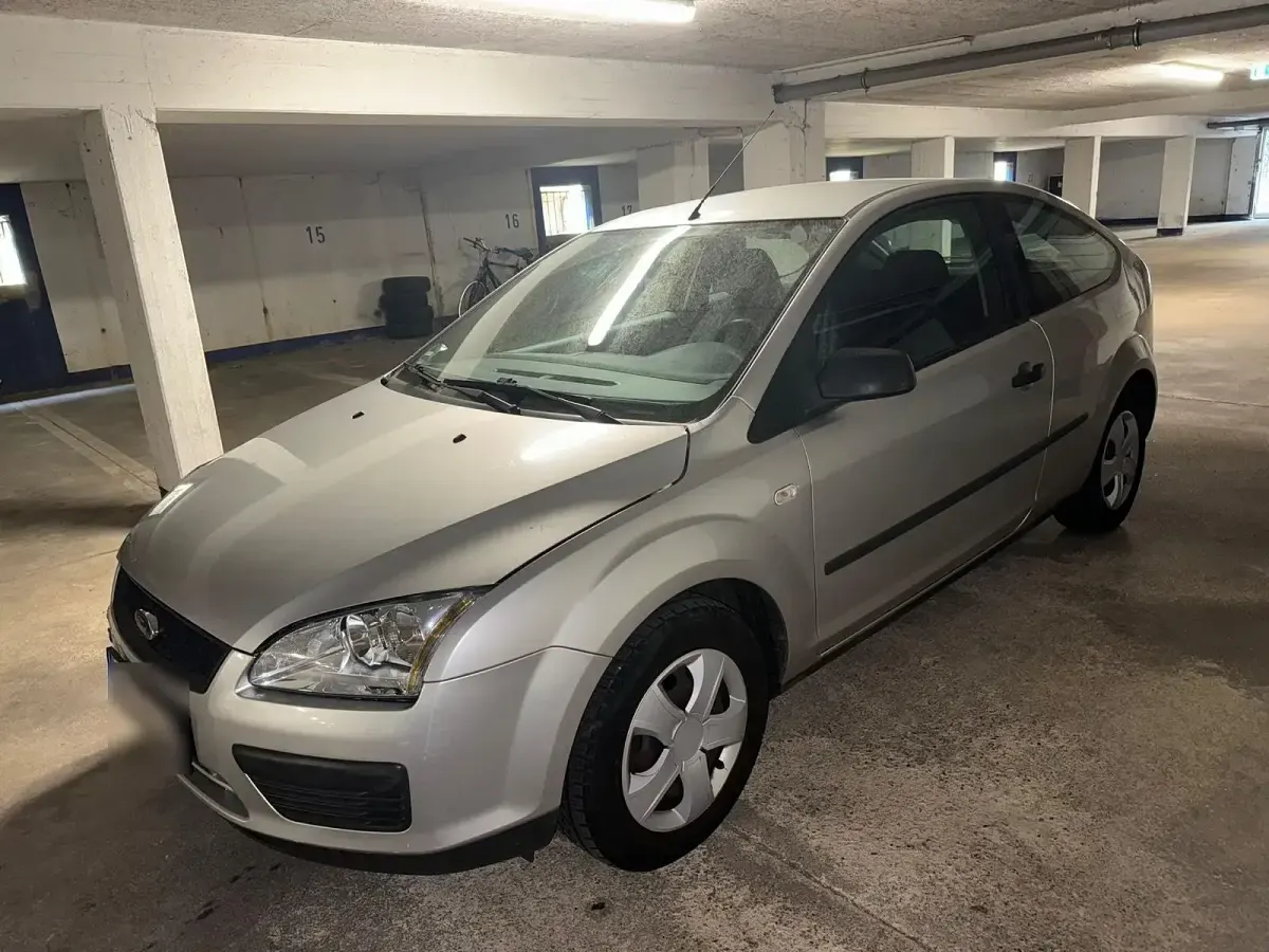 Usado Ford Focus 85 CV (62 kW) 2005 Gris Utilitario