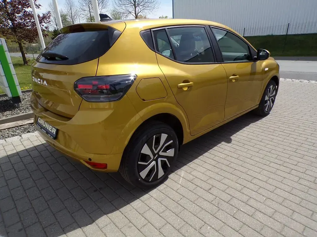 Neu Dacia Sandero Expression 101 PS (74 kW) 2026 Gold Limousine