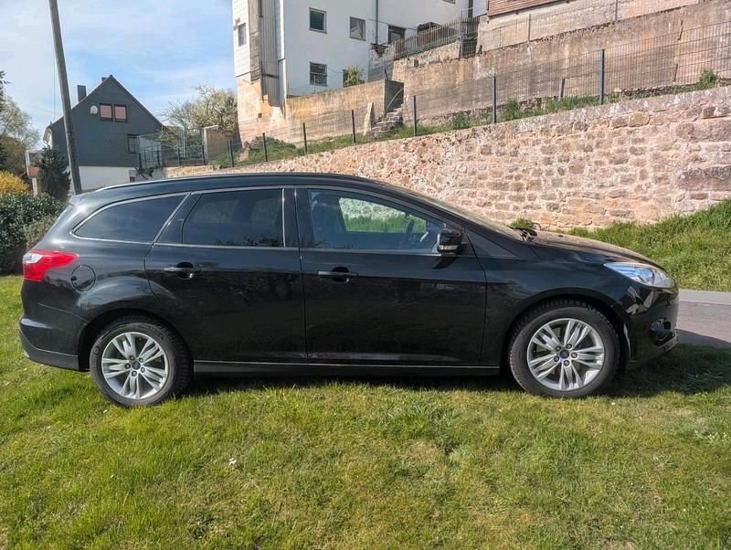 Gebraucht Ford Focus 105 PS (77 kW) 2011 Schwarz Kombi