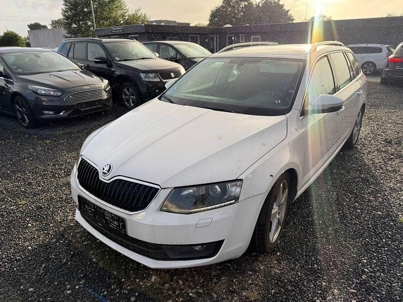 Weiß Gebraucht 2014 Skoda Octavia Elegance Kombi | 5.200 € (Superpreis) - Bild 1/4