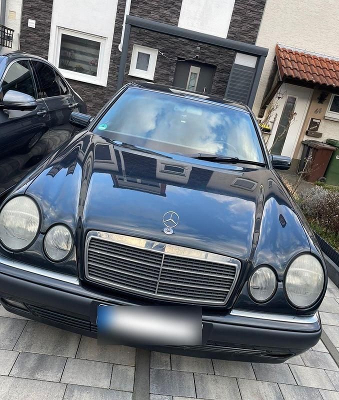 Gebraucht Mercedes E200 Elegance 136 PS (100 kW) 1999 Blau Limousine