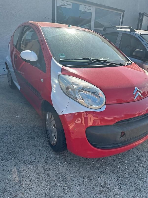 Second-hand Citroën C1 68 CP (50 kW) 2007 Roșu Hatchback