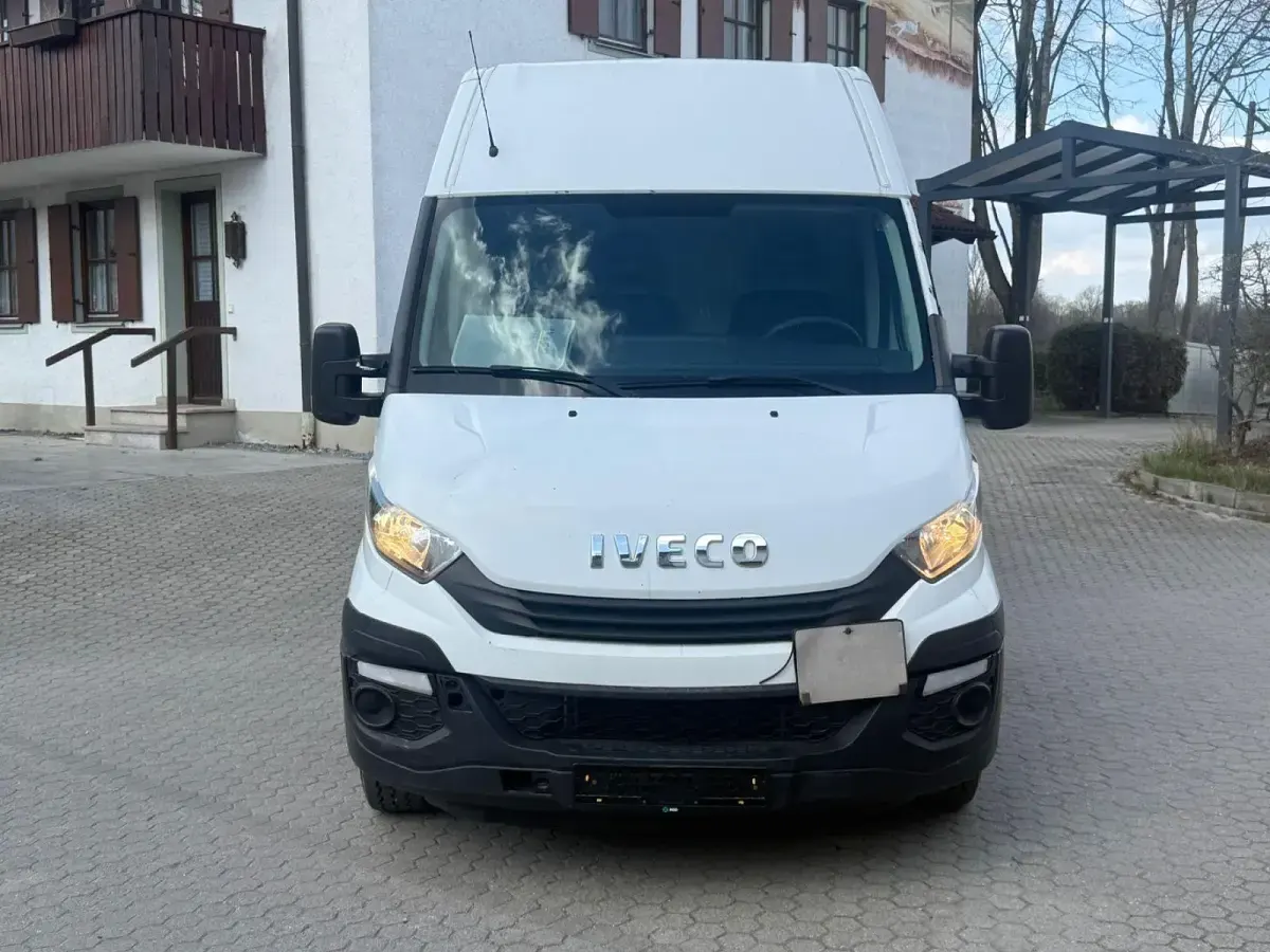 Occasion Iveco Daily 116 ch (85 kW) 2018 Blanc Monospace