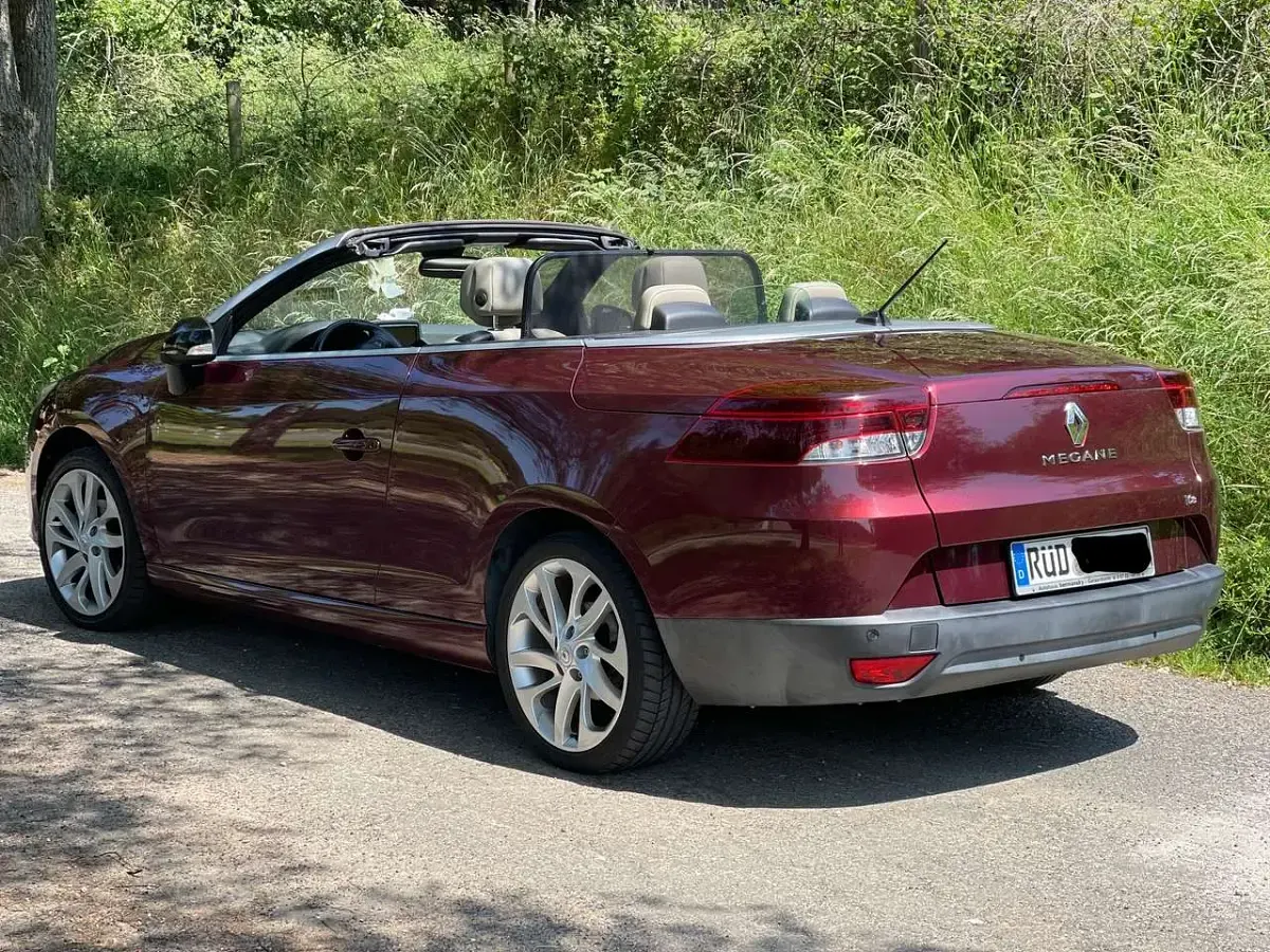 Gebraucht Renault Mégane Cabriolet 132 PS (97 kW) 2014 Rot Cabrio