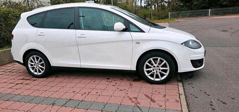 Gebraucht Seat Altea XL 105 PS (77 kW) 2010 Weiß Van / Kleinbus