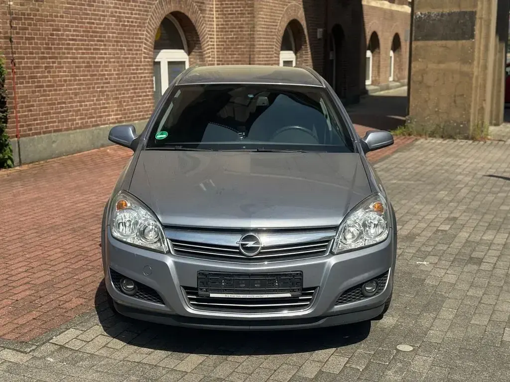 Gebraucht Opel Astra Edition 116 PS (85 kW) 2009 Silber Limousine