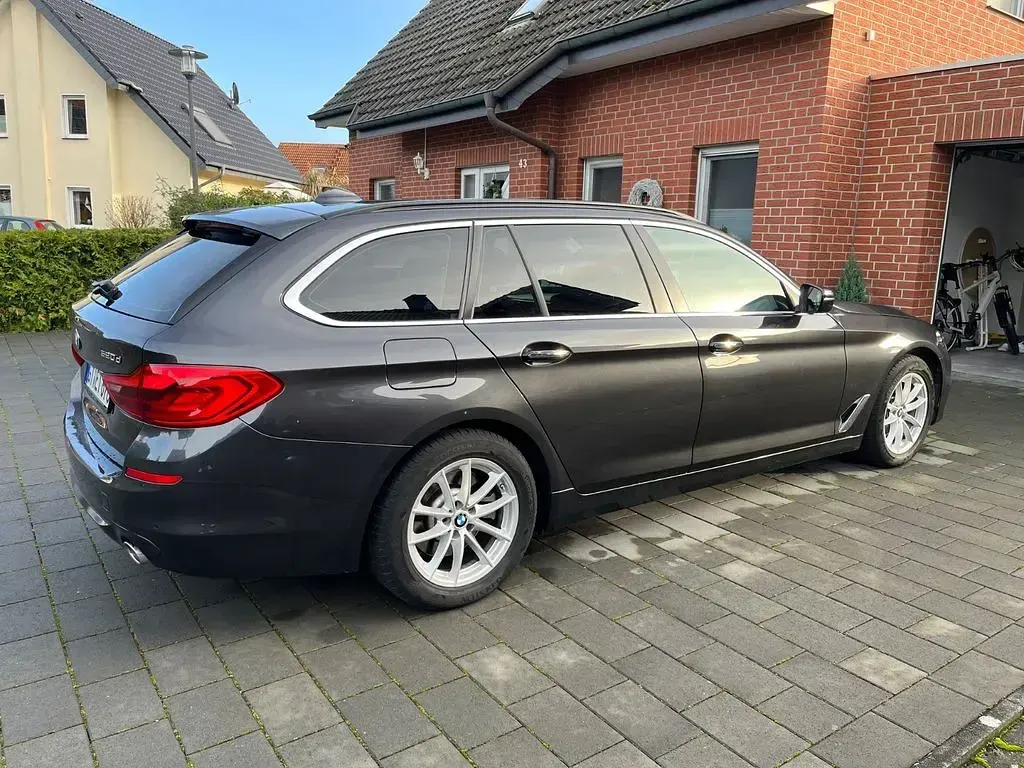Gebraucht BMW 520 Performance 190 PS (139 kW) 2017 Grau Kombi