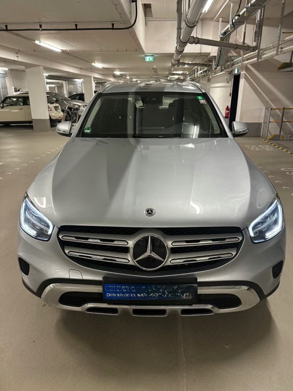 Silber Gebraucht 2021 Mercedes GLC200 SUV | 37.900 € (Fairer Preis) - Bild 1/4