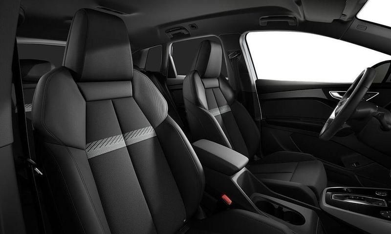 Second-hand Audi Q4 e-tron Ambiente 150 kW (204 CP) 2025 Alb SUV
