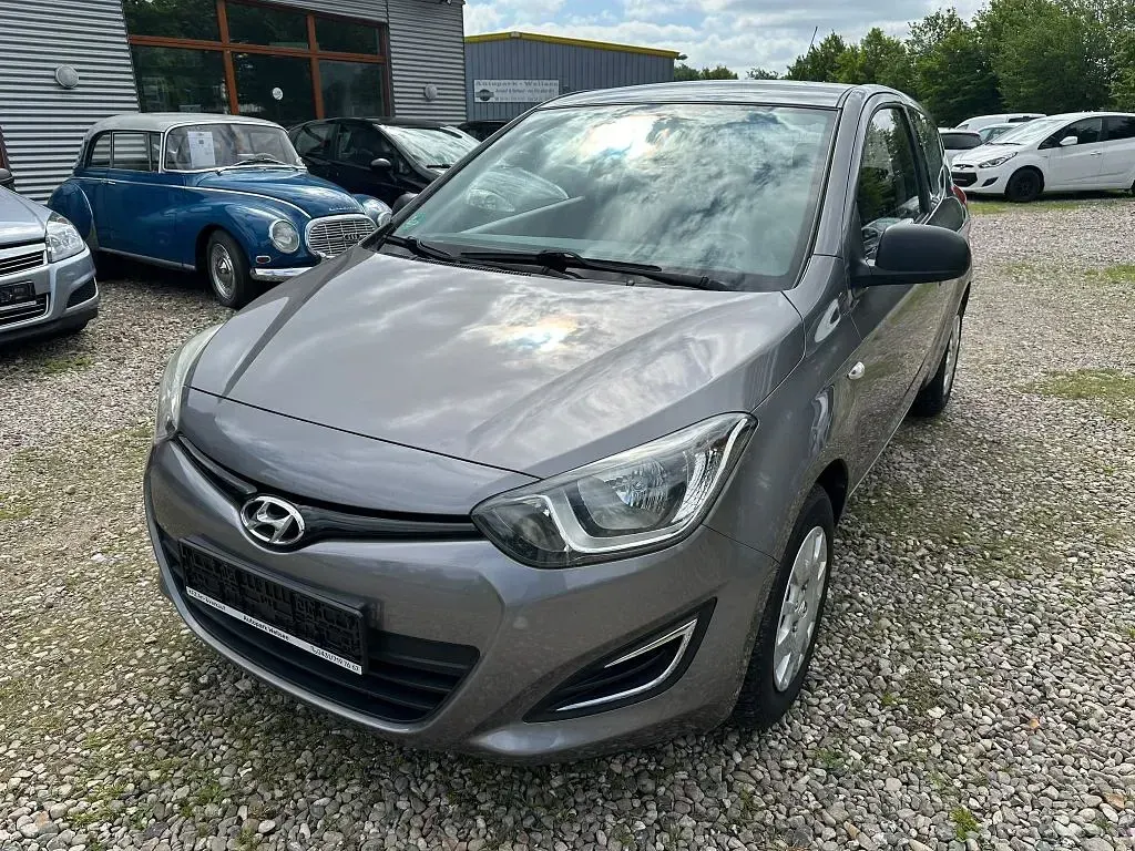 Gebraucht Hyundai i20 Edition 86 PS (63 kW) 2014 Grau Kleinwagen