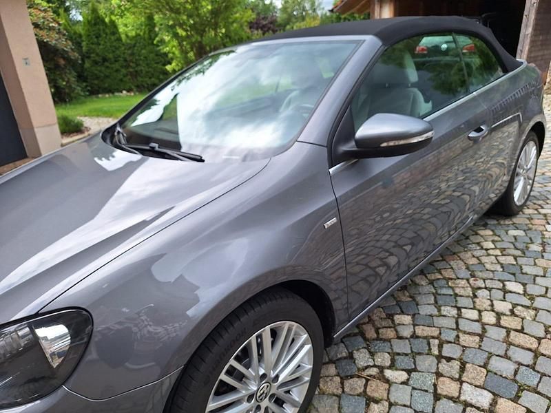 Grau Gebraucht 2015 VW Golf Cabriolet Edition Cabrio | 9.900 € (Fairer Preis) - Bild 1/4