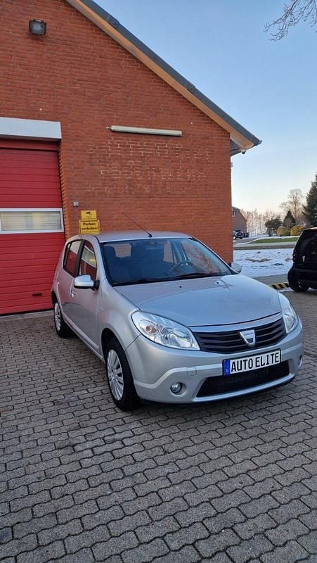 Gebraucht Dacia Sandero 74 PS (54 kW) 2009 Silber Limousine