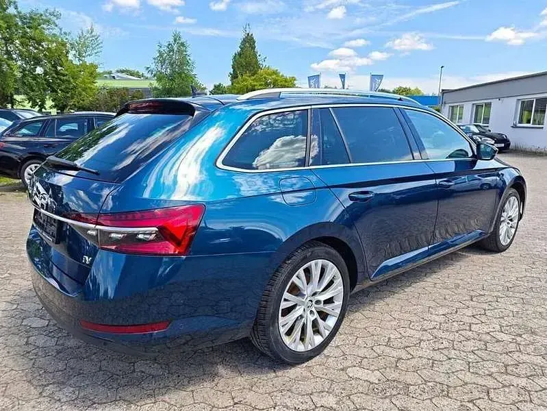 Gebraucht Skoda Superb Style 218 PS (160 kW) 2023 Blau Kombi