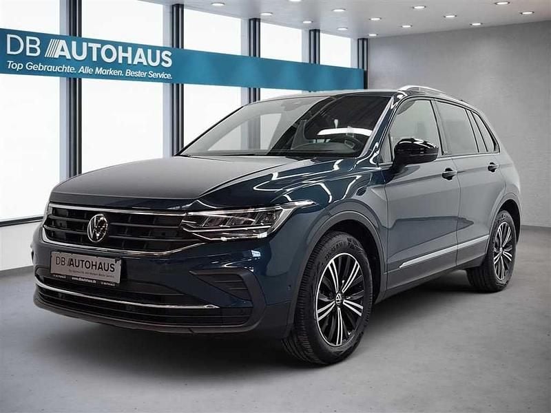Blau Gebraucht 2023 VW Tiguan Active SUV | 28.930 € (Fairer Preis) - Bild 1/4