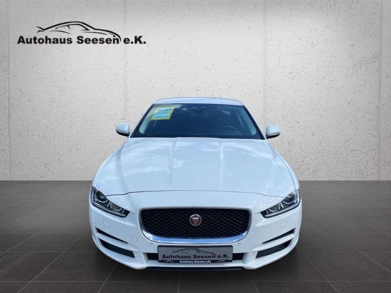 Gebraucht Jaguar XE Prestige 163 PS (119 kW) 2016 Weiß Limousine