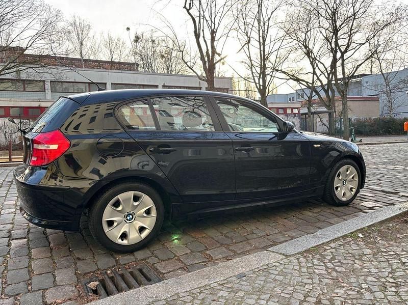Gebraucht BMW 116 122 PS (89 kW) 2009 Schwarz Kleinwagen