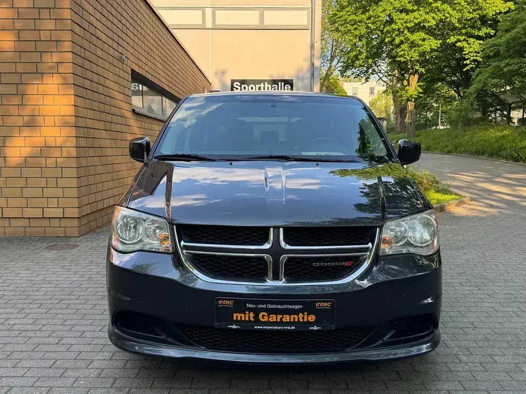 Gebraucht Dodge Grand Caravan 283 PS (208 kW) 2014 Braun Van / Kleinbus