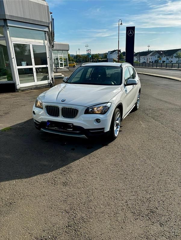 Weiß Gebraucht 2013 BMW X1 SUV | 8.990 € - Bild 1/4
