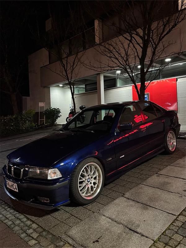 Gebraucht BMW 320 M Sport 150 PS (110 kW) 1997 Blau Limousine