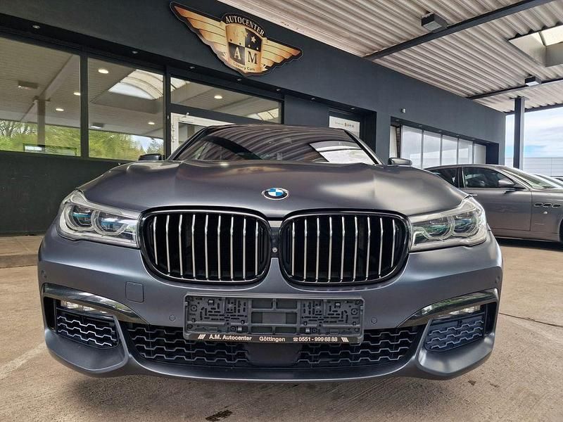 Gebraucht BMW 750 M Sport 400 PS (294 kW) 2017 Grau Limousine